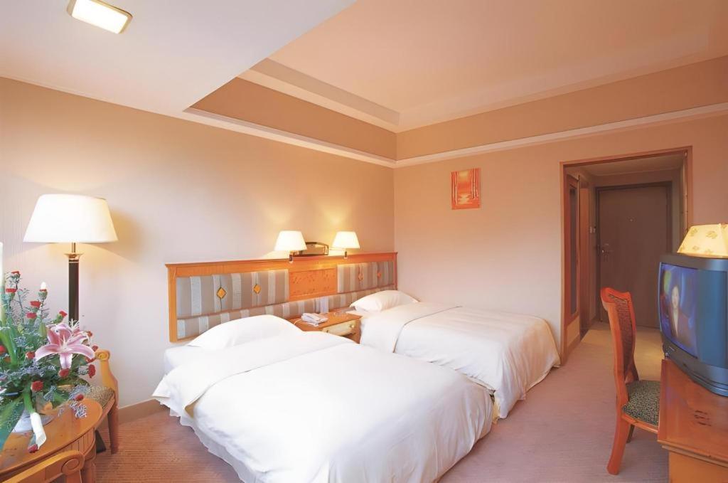 גואנגג'ואו Wings Hotel מראה חיצוני תמונה